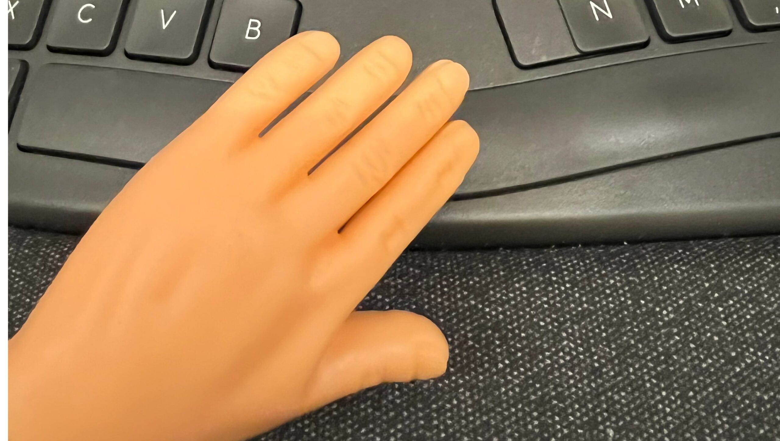 TinyHandsOnKeyboard